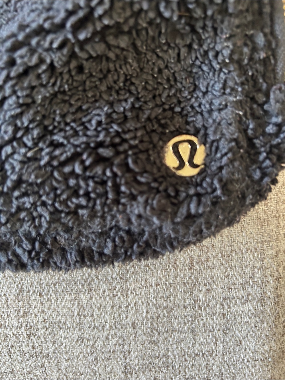 LULU LEMON EVERYWHERE FLEESE IN BLACK GOLD HARDWARE FANNY PACK CROSSBODY BAG - Picture 2 of 11